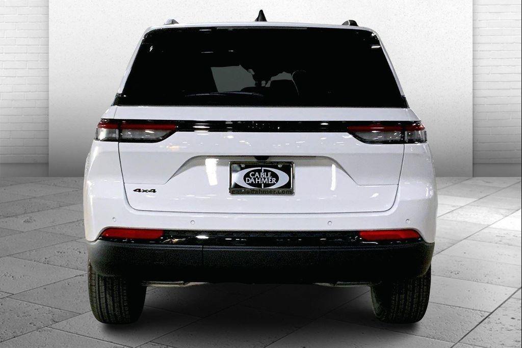 new 2025 Jeep Grand Cherokee car, priced at $44,717