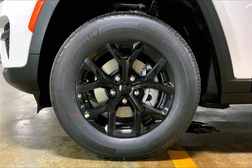 new 2025 Jeep Grand Cherokee car, priced at $45,217
