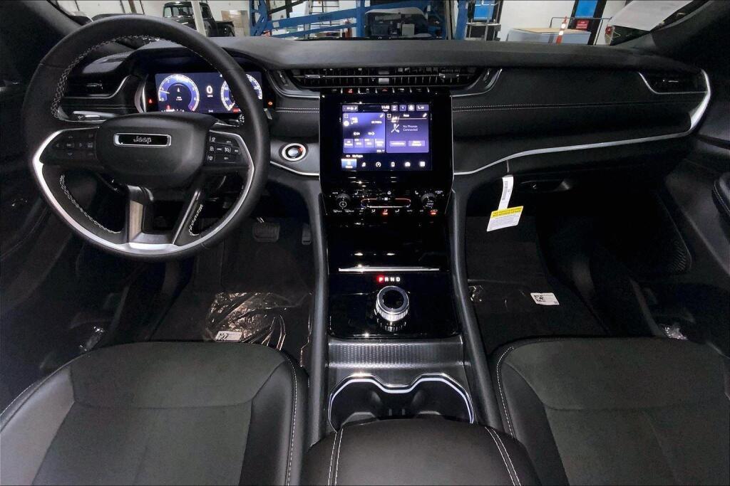 new 2025 Jeep Grand Cherokee car, priced at $45,217