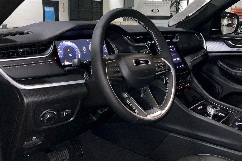 new 2025 Jeep Grand Cherokee car, priced at $44,717