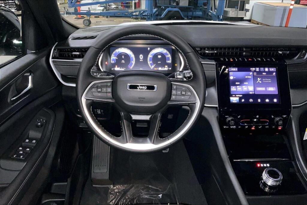 new 2025 Jeep Grand Cherokee car, priced at $45,217