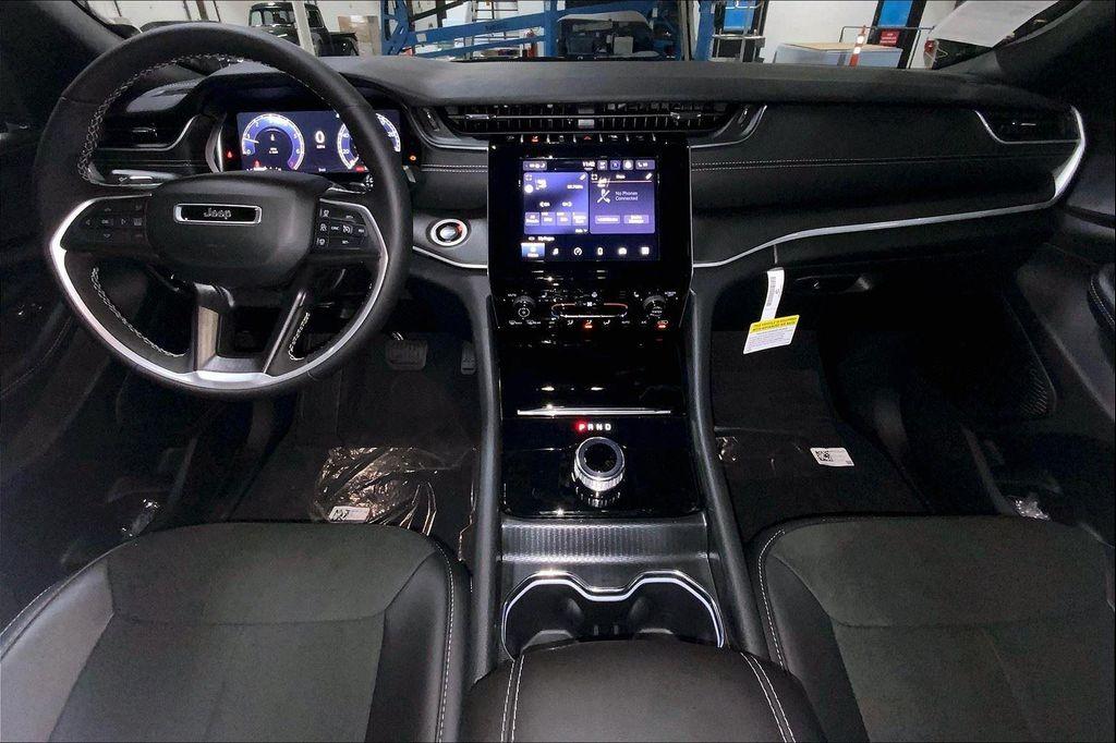 new 2025 Jeep Grand Cherokee car, priced at $44,717