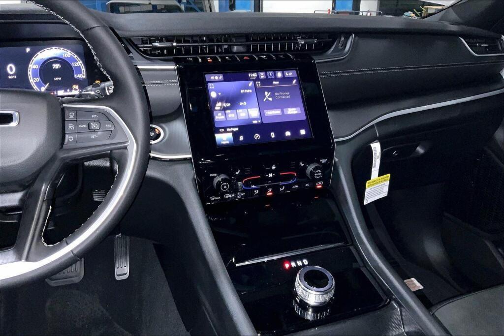 new 2025 Jeep Grand Cherokee car, priced at $45,217