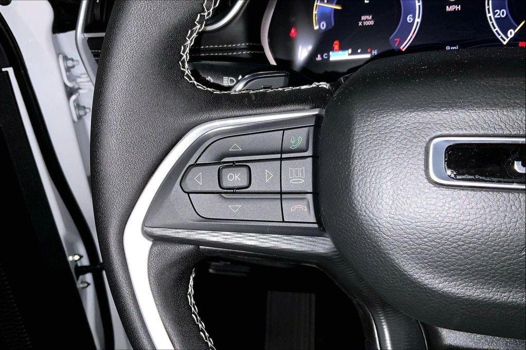 new 2025 Jeep Grand Cherokee car, priced at $44,717