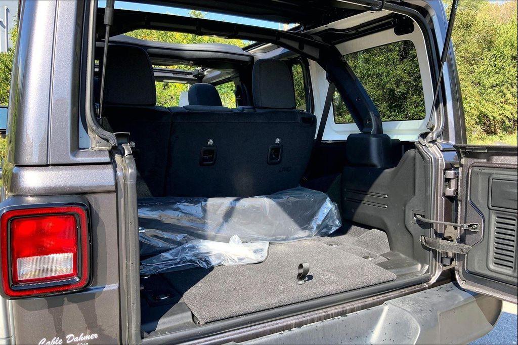 new 2025 Jeep Wrangler car, priced at $49,075