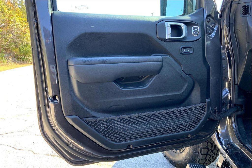 new 2025 Jeep Wrangler car, priced at $49,075