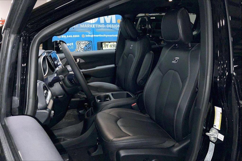 new 2026 Chrysler Pacifica car, priced at $40,814