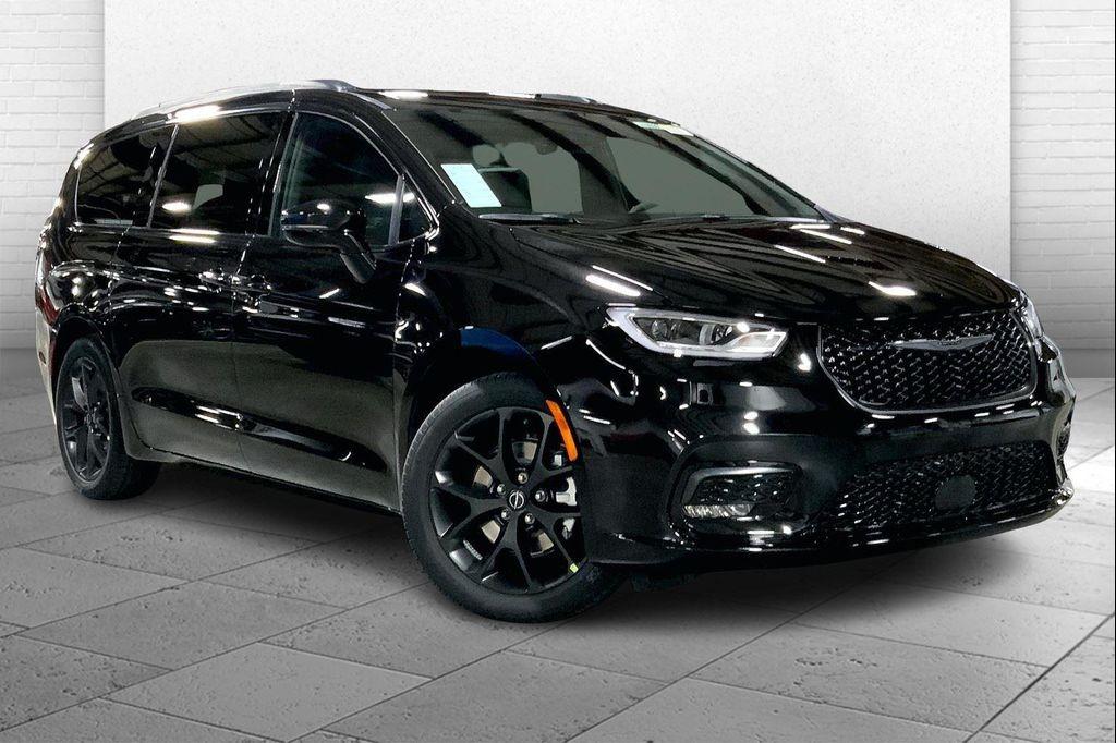 new 2026 Chrysler Pacifica car, priced at $40,814