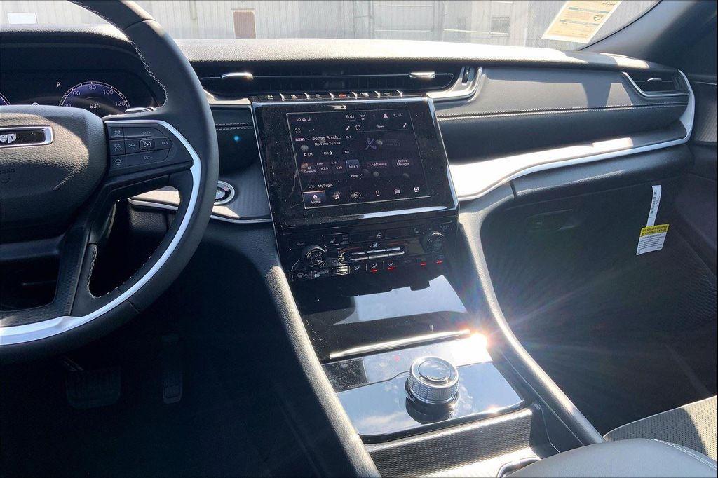 new 2025 Jeep Grand Cherokee L car, priced at $40,275