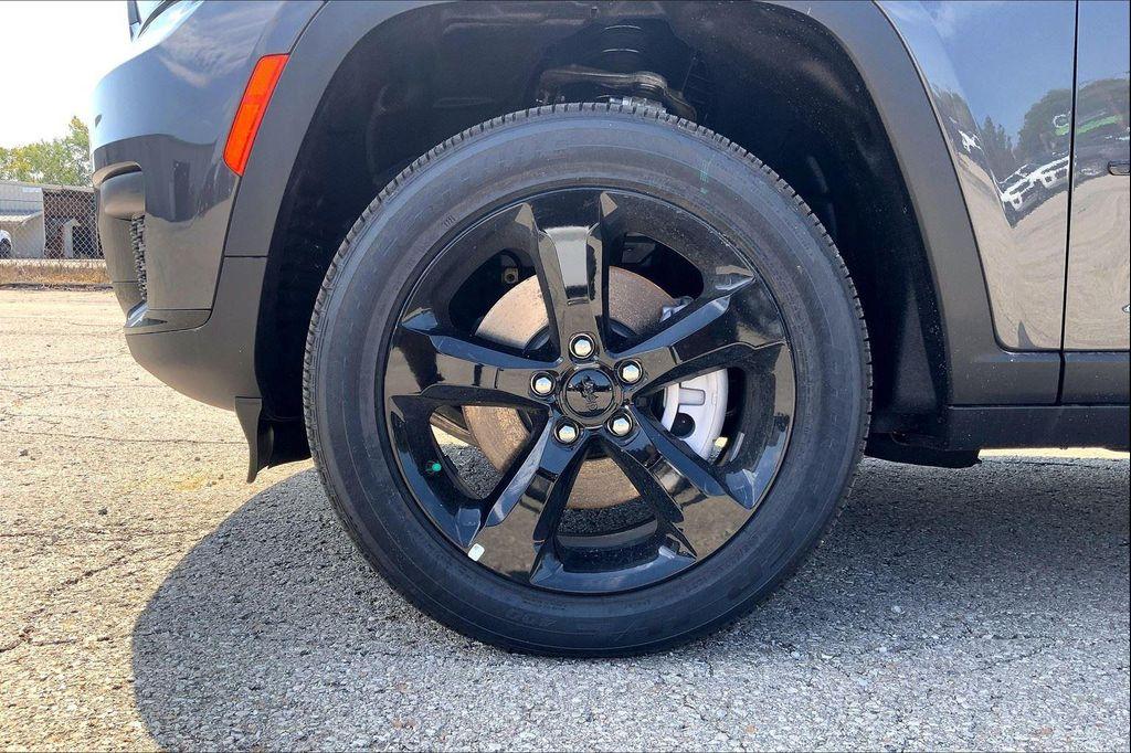 new 2025 Jeep Grand Cherokee L car, priced at $40,275