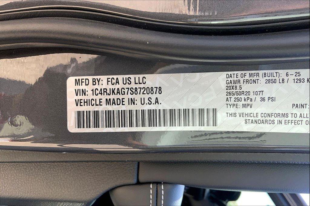 new 2025 Jeep Grand Cherokee L car, priced at $40,275