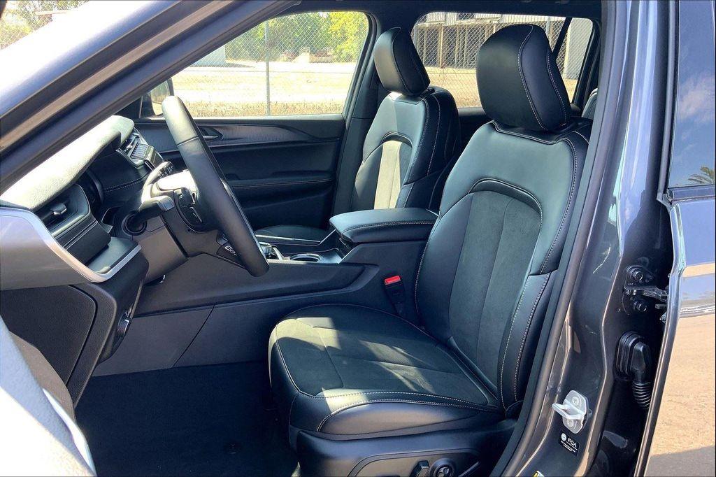 new 2025 Jeep Grand Cherokee L car, priced at $40,275