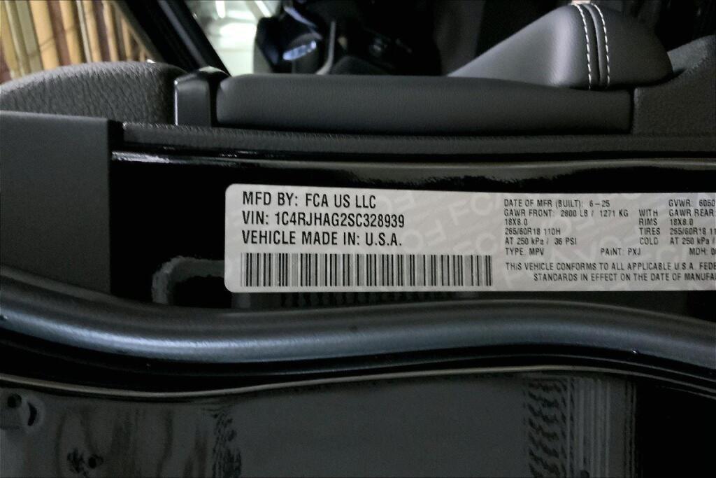 new 2025 Jeep Grand Cherokee car, priced at $43,684