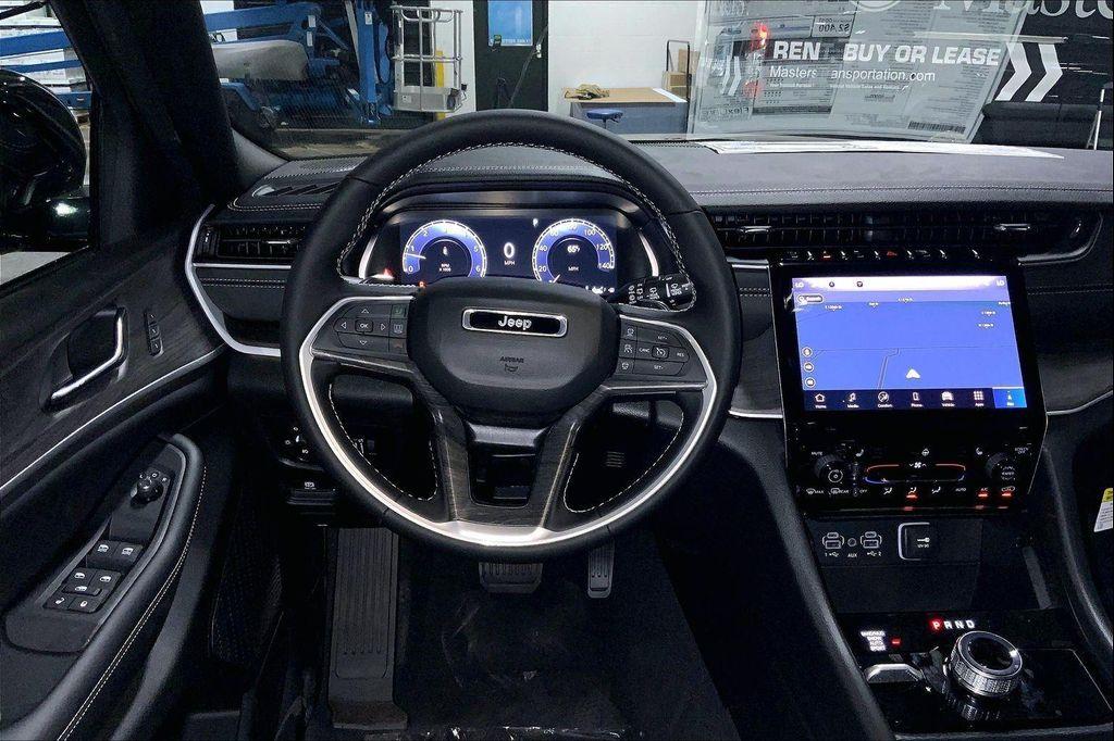 new 2025 Jeep Grand Cherokee car, priced at $41,839