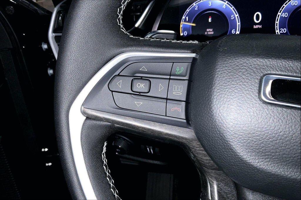 new 2025 Jeep Grand Cherokee car, priced at $41,839