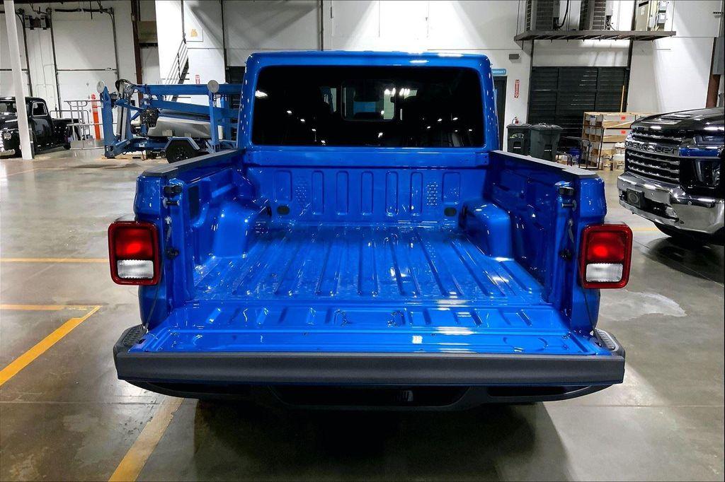 new 2025 Jeep Gladiator car, priced at $39,105