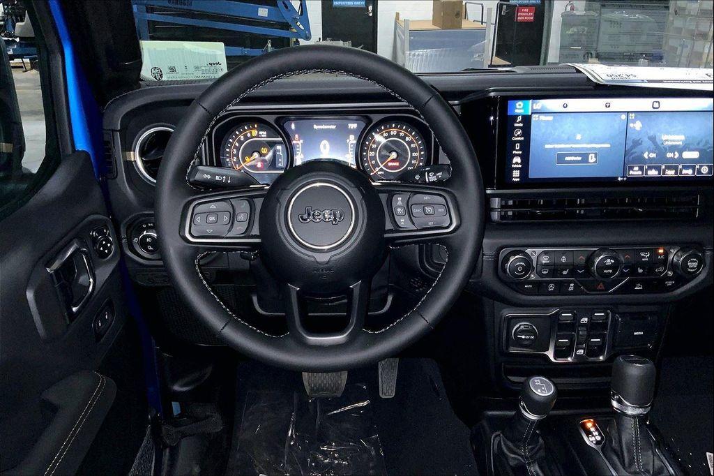 new 2025 Jeep Gladiator car, priced at $39,105