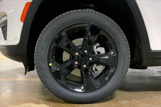 new 2025 Jeep Grand Cherokee car, priced at $49,526
