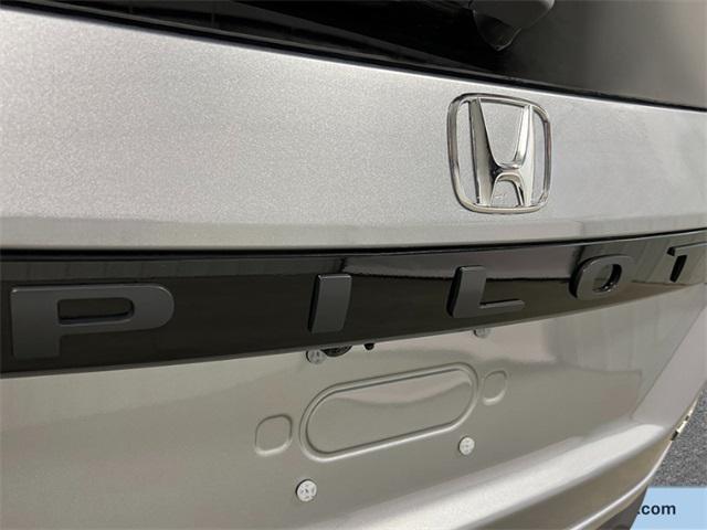 new 2025 Honda Pilot car, priced at $54,530