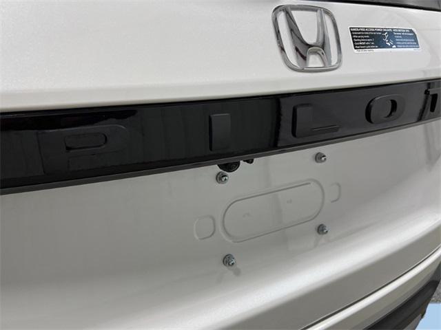 new 2025 Honda Pilot car, priced at $54,985