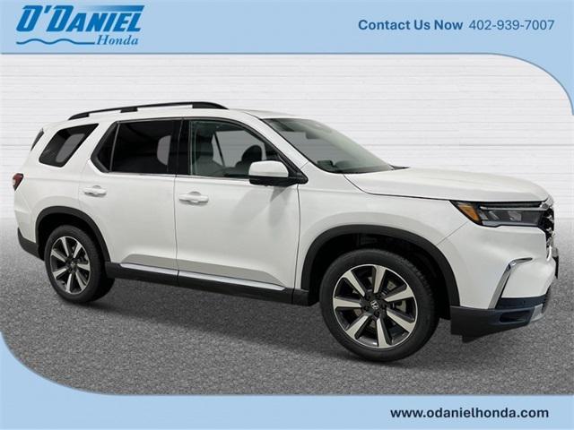 new 2025 Honda Pilot car, priced at $54,985