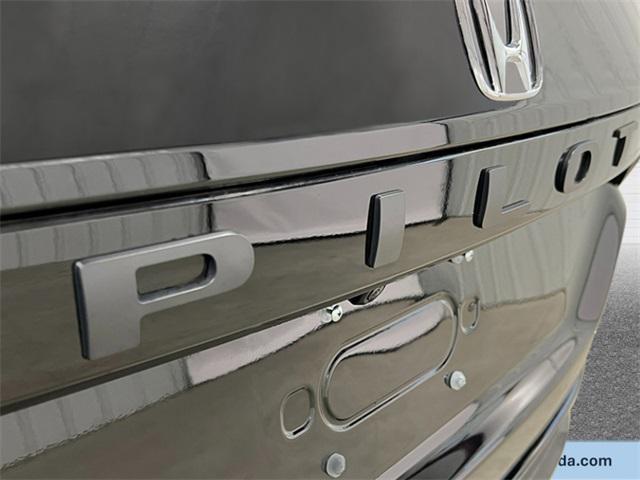 new 2025 Honda Pilot car, priced at $51,050