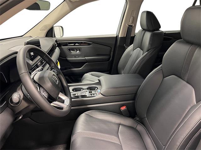 new 2025 Honda Pilot car, priced at $51,050