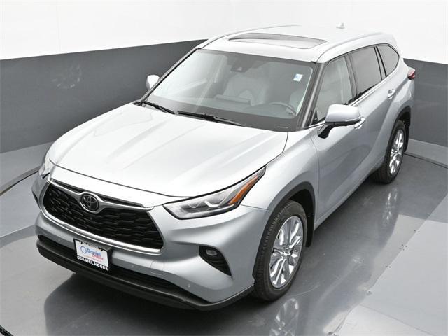 used 2020 Toyota Highlander car, priced at $31,500