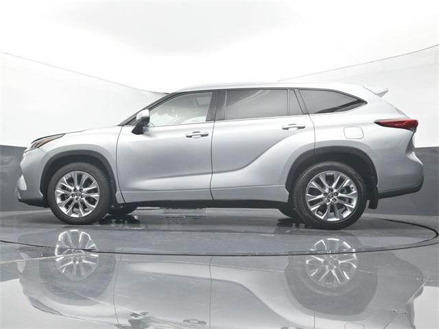 used 2020 Toyota Highlander car, priced at $31,500