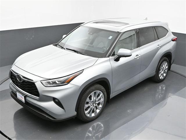 used 2020 Toyota Highlander car, priced at $31,500