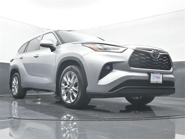 used 2020 Toyota Highlander car, priced at $31,500