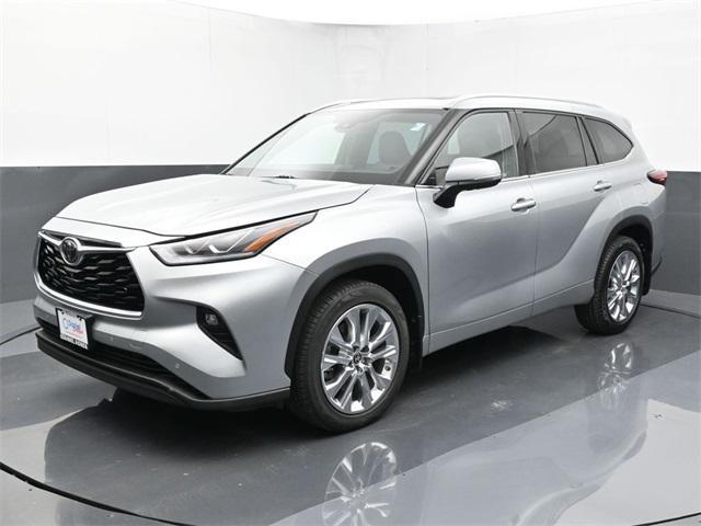 used 2020 Toyota Highlander car, priced at $31,500