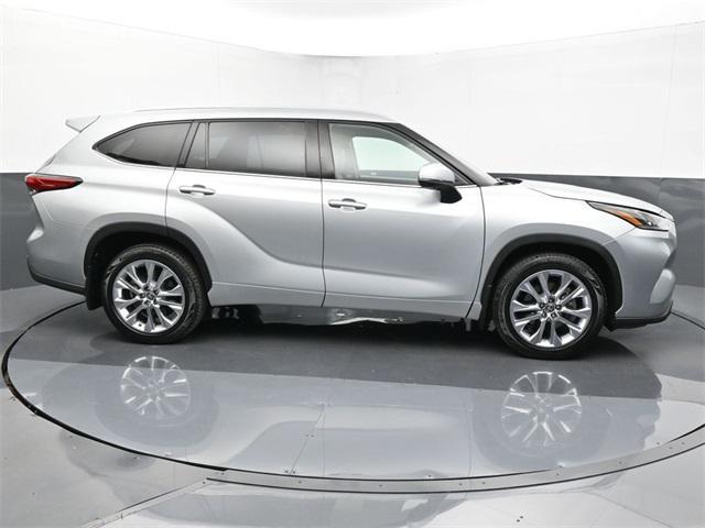 used 2020 Toyota Highlander car, priced at $31,500