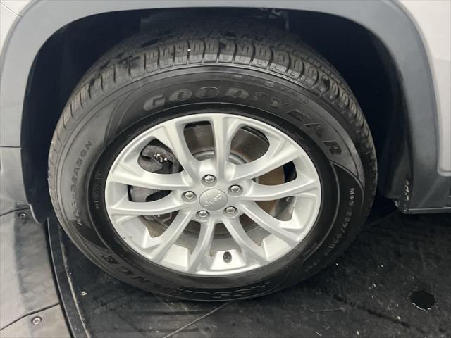 used 2020 Jeep Cherokee car, priced at $14,225