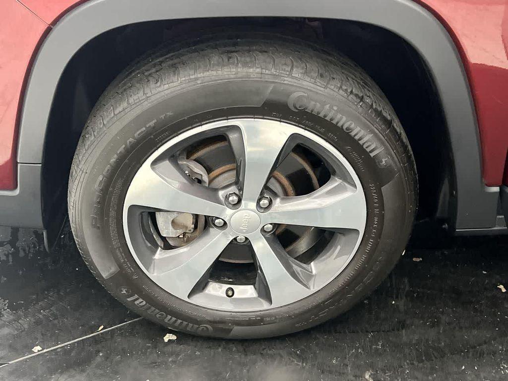 used 2020 Jeep Cherokee car, priced at $20,976