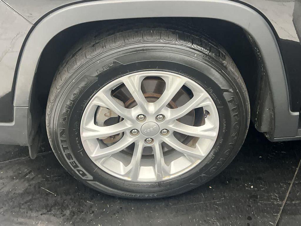 used 2019 Jeep Cherokee car, priced at $14,755
