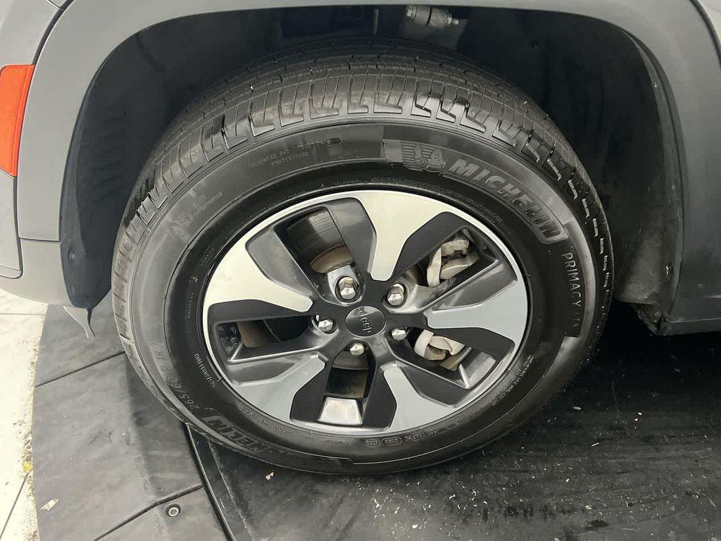 used 2023 Jeep Grand Cherokee L car, priced at $32,174
