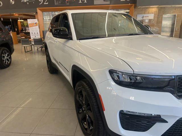 new 2025 Jeep Grand Cherokee car, priced at $46,324