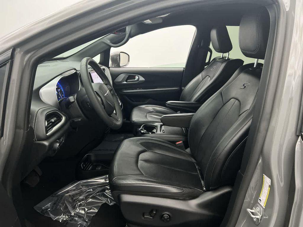 used 2022 Chrysler Pacifica car, priced at $25,996