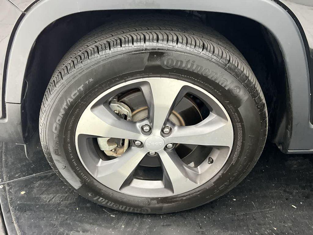 used 2021 Jeep Cherokee car, priced at $22,710