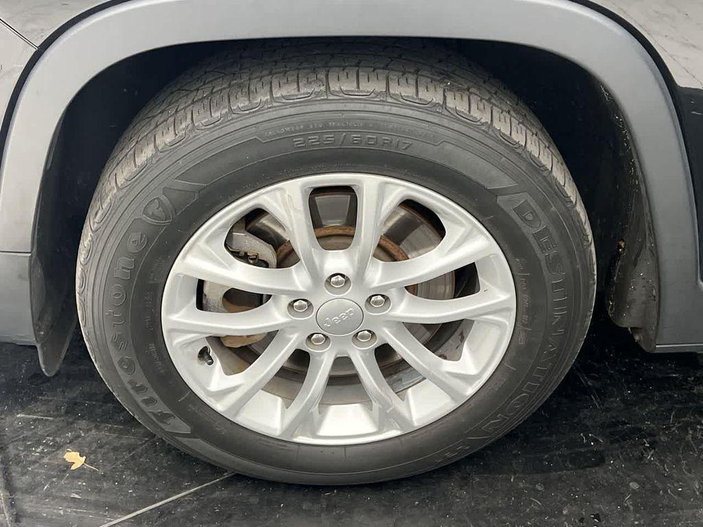 used 2019 Jeep Cherokee car, priced at $13,714