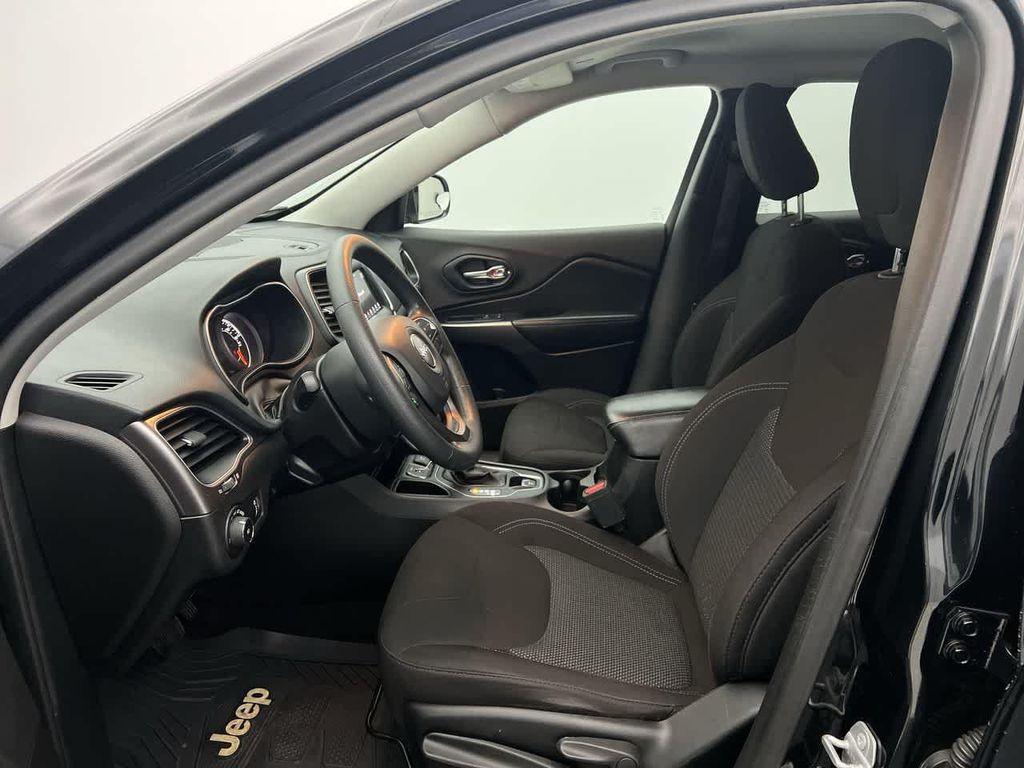 used 2019 Jeep Cherokee car, priced at $13,714