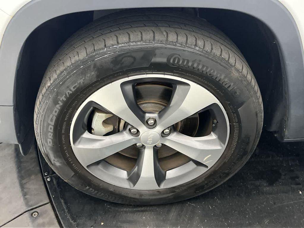 used 2021 Jeep Cherokee car, priced at $23,493