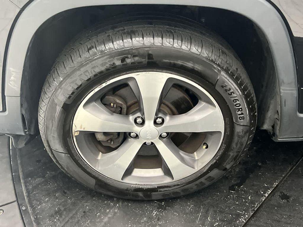 used 2020 Jeep Cherokee car, priced at $15,447