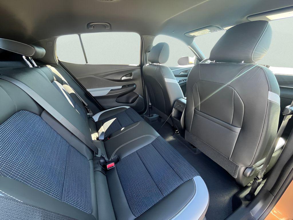 new 2025 Buick Envista car, priced at $24,025