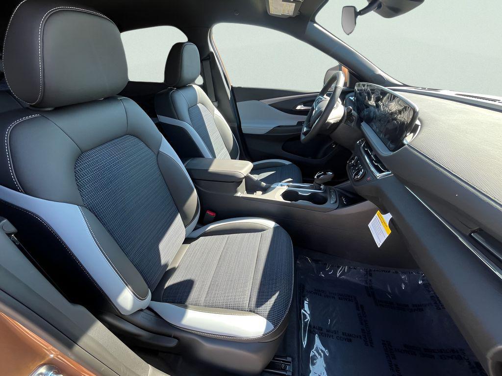 new 2025 Buick Envista car, priced at $24,025