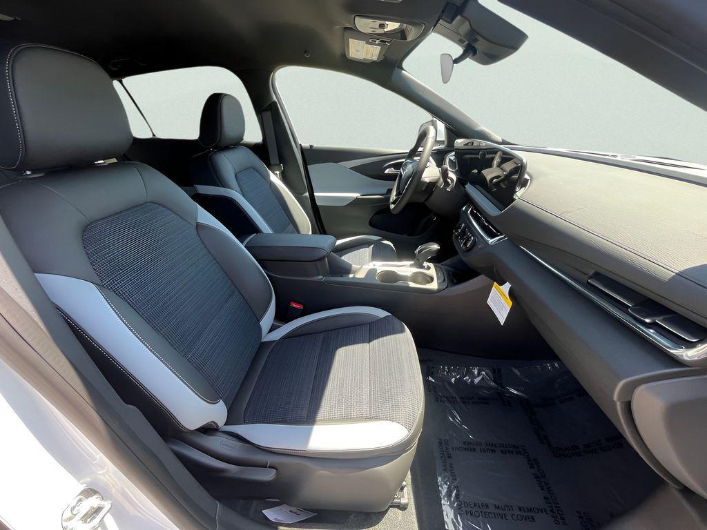 new 2025 Buick Envista car, priced at $23,380