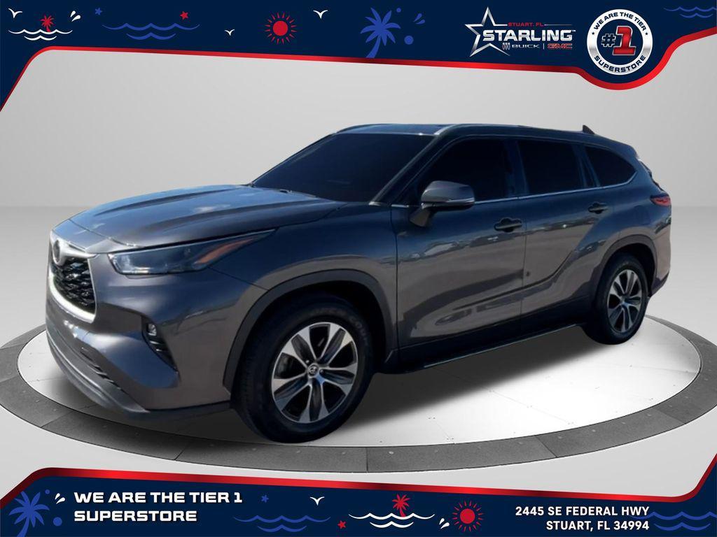 used 2022 Toyota Highlander car, priced at $32,999