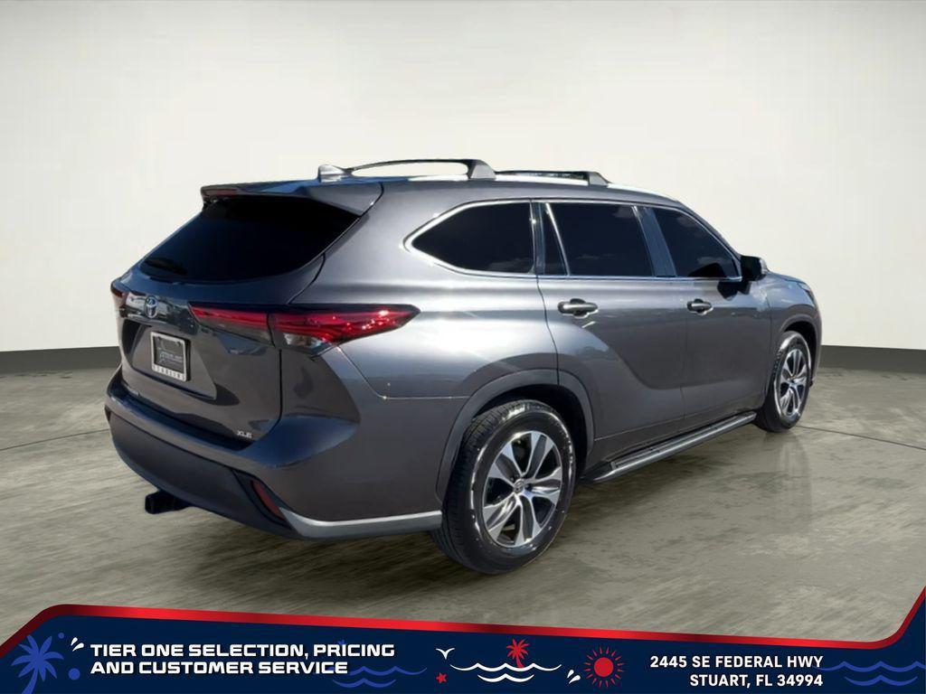 used 2022 Toyota Highlander car, priced at $32,999