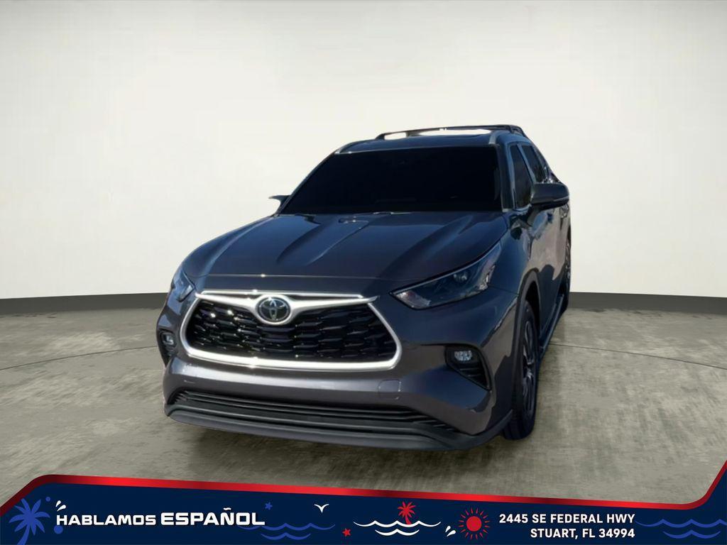 used 2022 Toyota Highlander car, priced at $32,999